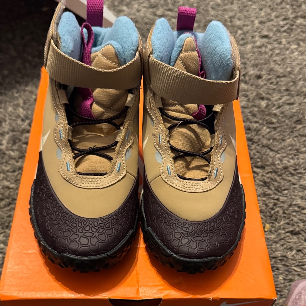 Nike Kids Tan and Black Boots